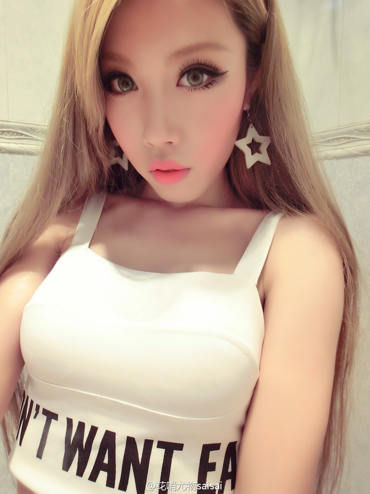 花哨尤物saisai的微博列表微女郎